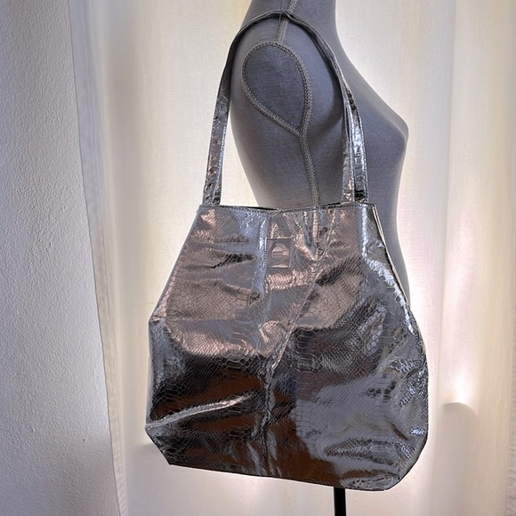 Elizabeth Grant Shiny Metallic Silver Tote Bag textured lined lightweight summer - Picture 16 of 16